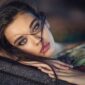 دانلود والپیپر دختر چشم سبز